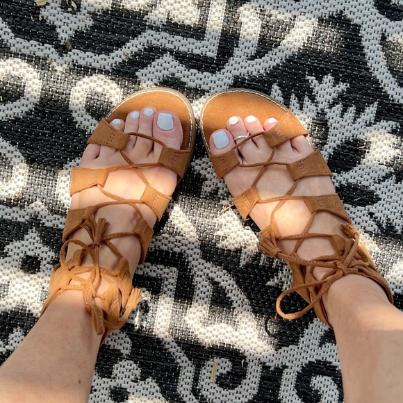 NWOT* OLD NAVY Lace-Up Gladiator Sandals in Cognac - Picture 3 of 14